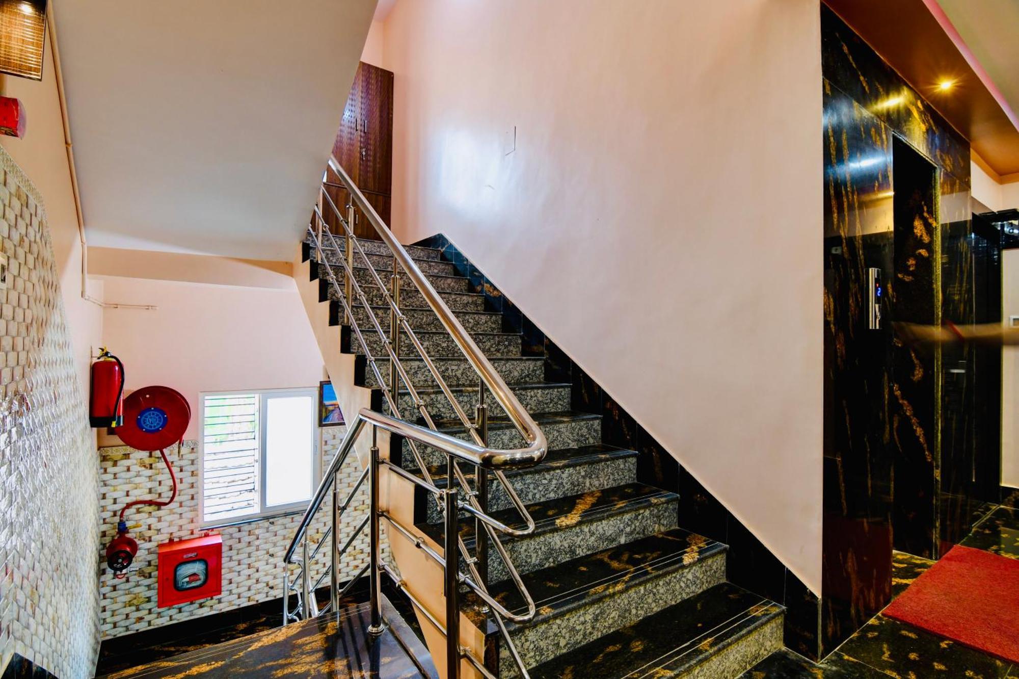 Hotel Kanan Inn Calcutta Extérieur photo
